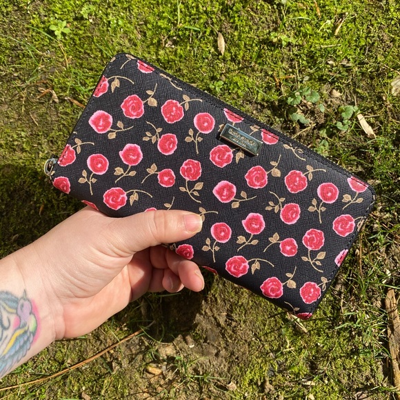 Kate Spade ♠️ Rose 🌹 wallet! 🆕 zip around clutch - Picture 3 of 5